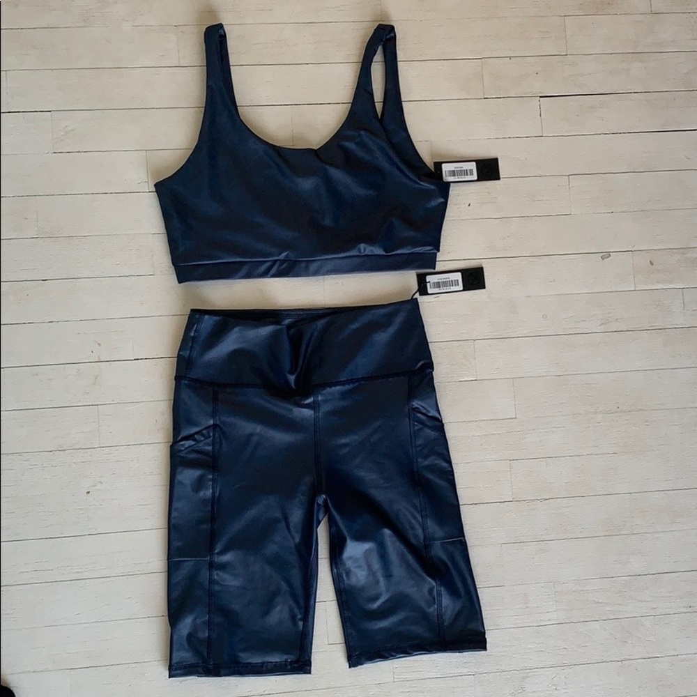 SAVVI Fit Code Shorts. Size LG
